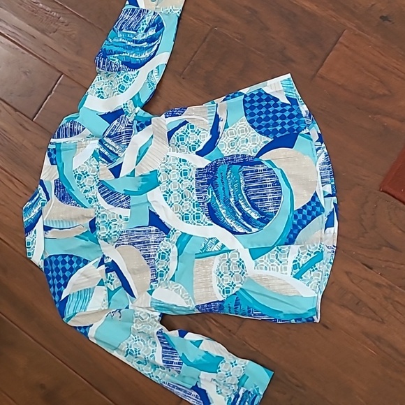 Chico's Blue Colorful Abstract Button Down Wrinkle Resistant Shirt size 0 Small - Picture 2 of 8